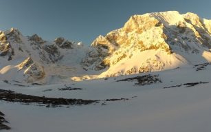 manaslu trek altitude